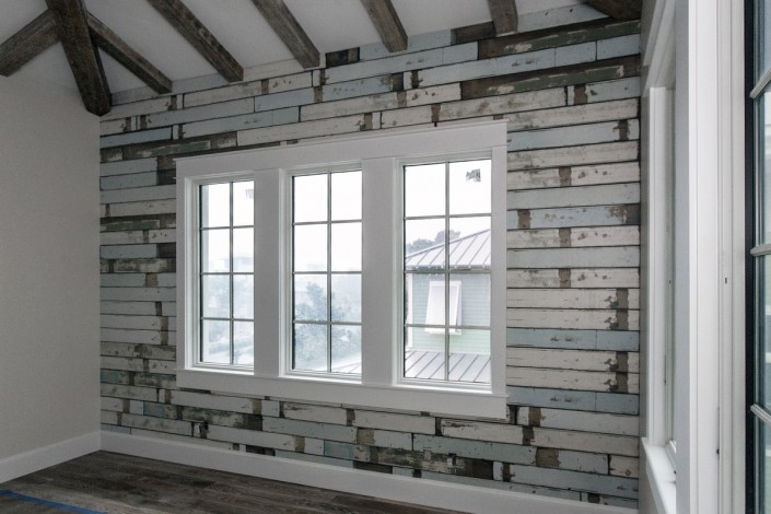 05 MAR15 QU8B1116 Beachhouse Flooring Accent Wall
